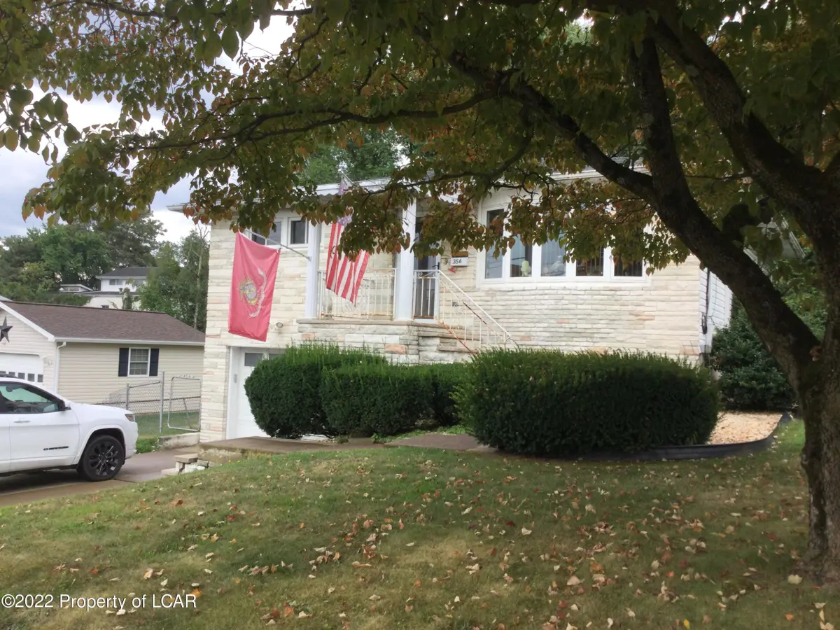 356 Main Road, Hanover Township in Hanover Township