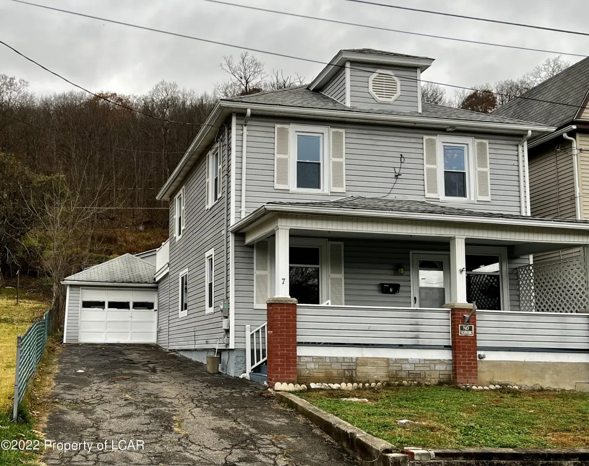 7 Lamoreaux Street, West Nanticoke in West Nanticoke