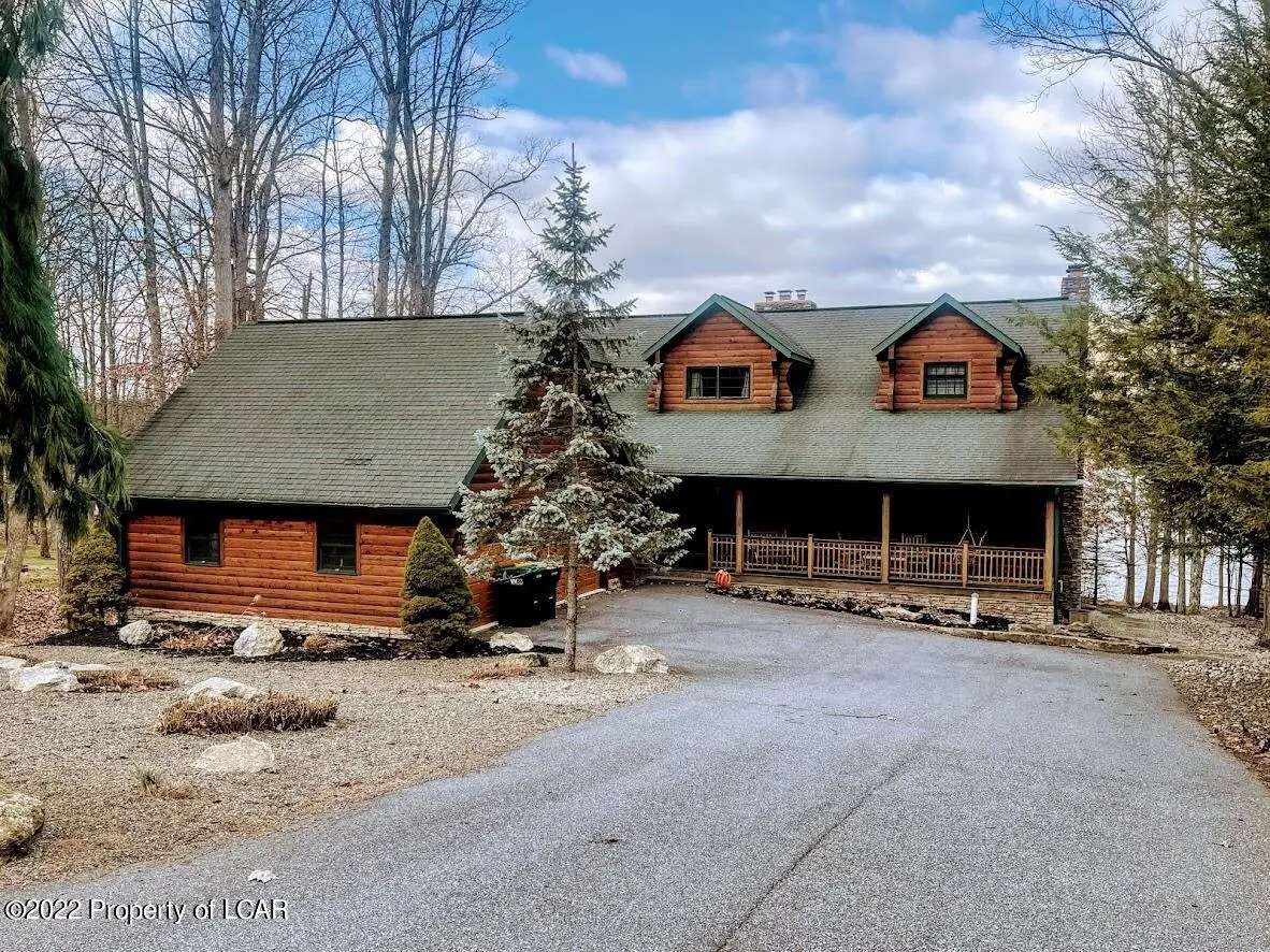 561 Tioga Drive, Hazleton in Hazleton