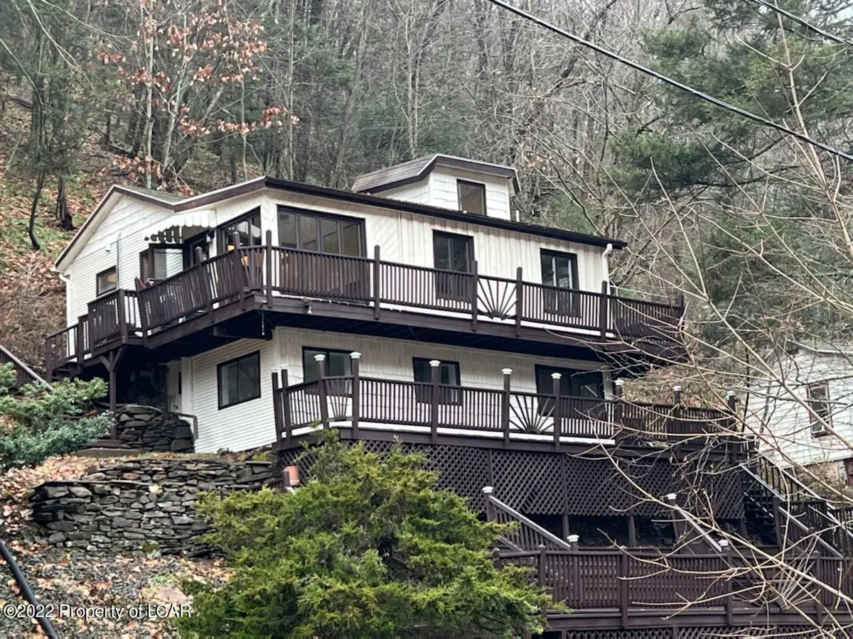 407 S Memorial Highway, Shavertown in Shavertown