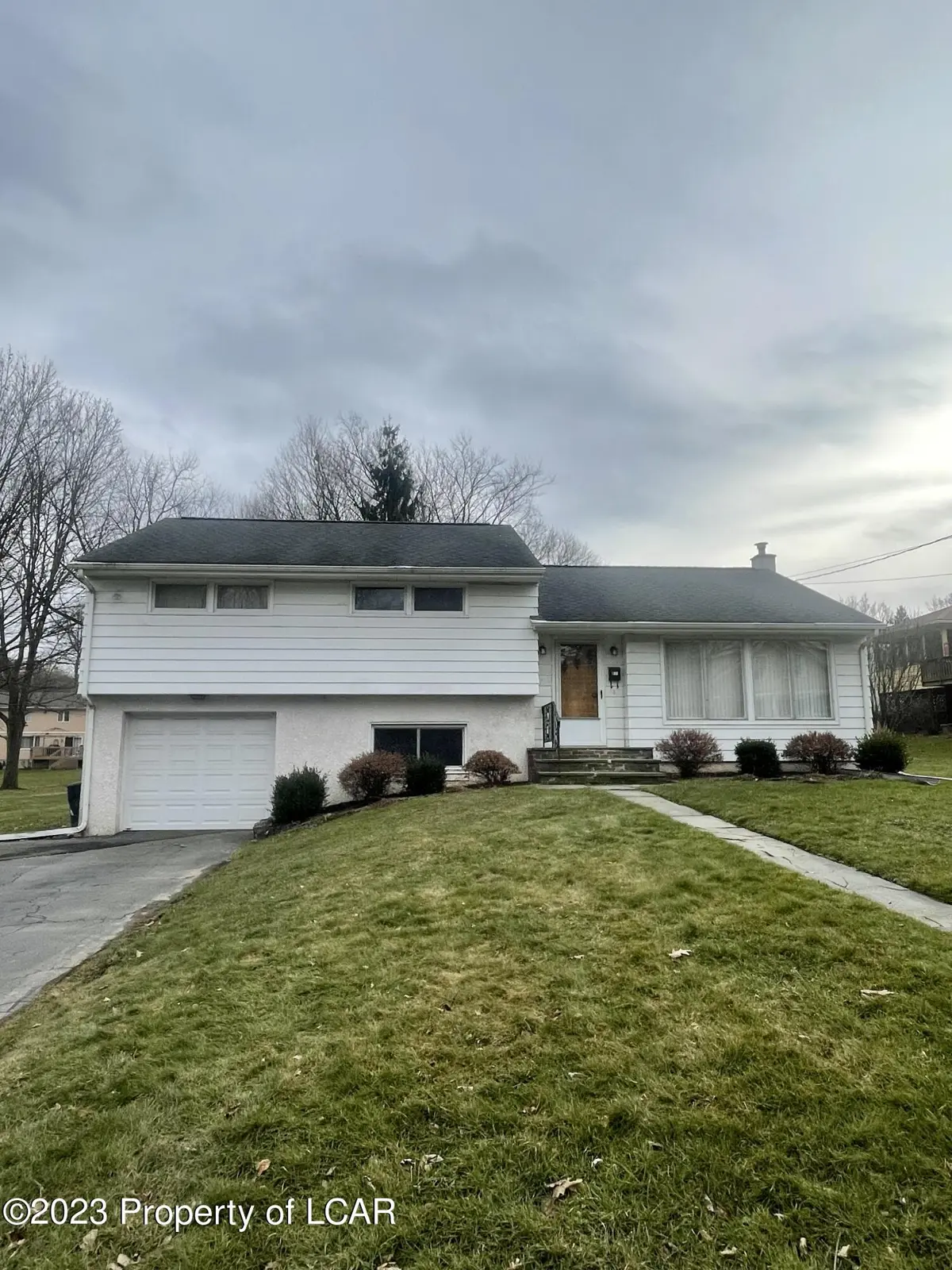 919 W Grove Street, Clarks Summit in Clarks Summit