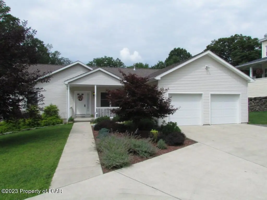 421 Columbia Avenue, Clarks Summit in Clarks Summit