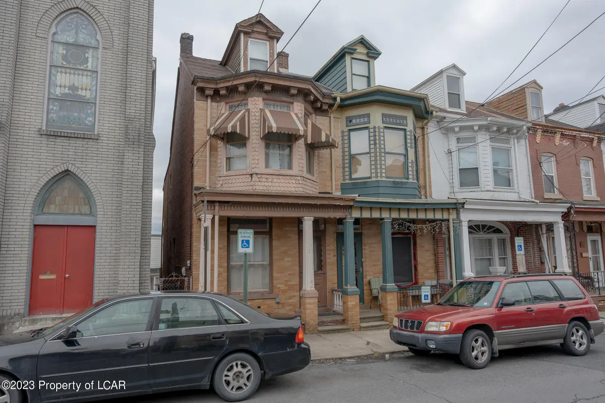 36 E Oak Street, Shenandoah in Shenandoah