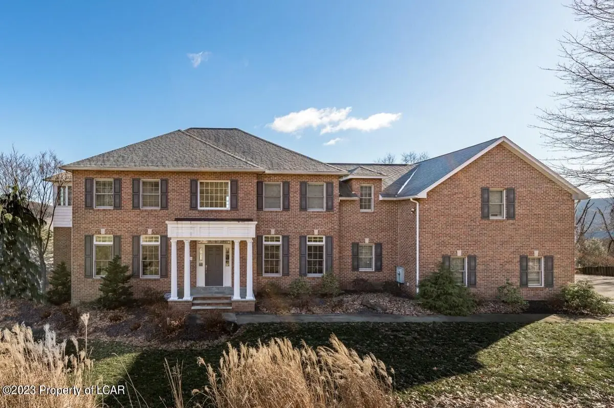 880 Lantern Hill Road, Shavertown in Shavertown