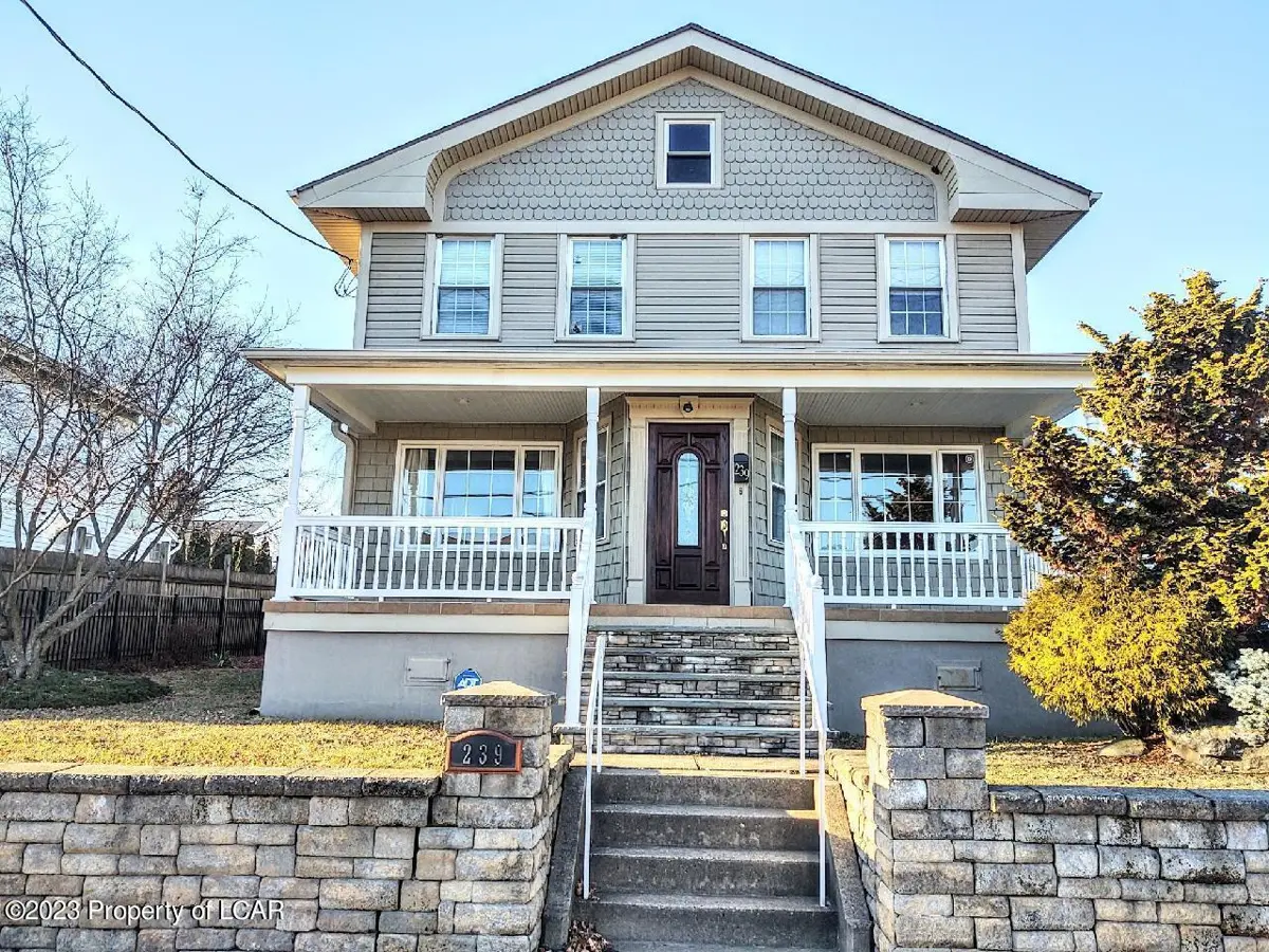 239 Inman Avenue, Hanover Township in Hanover Township