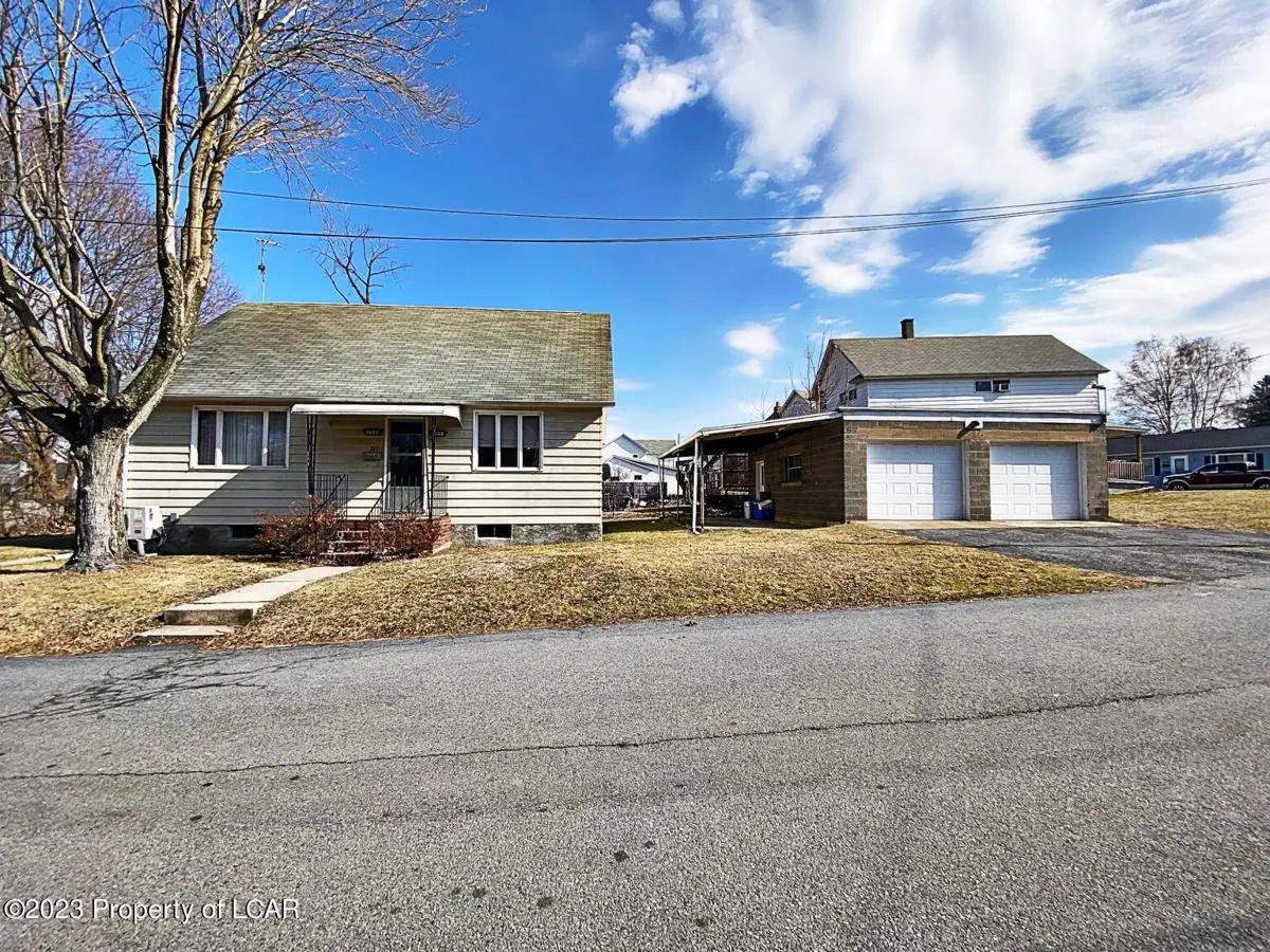 311 Montgomery Street, Moosic in Moosic