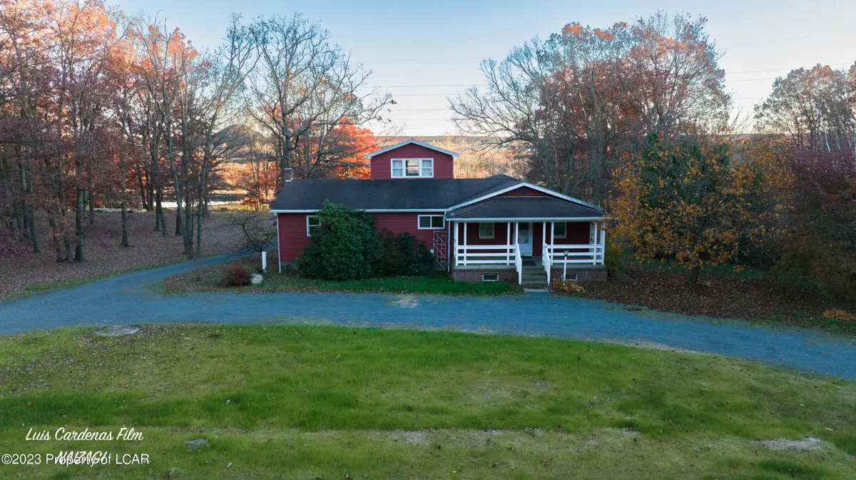 136 FOUR SEASONS Drive, Hazleton in Hazleton