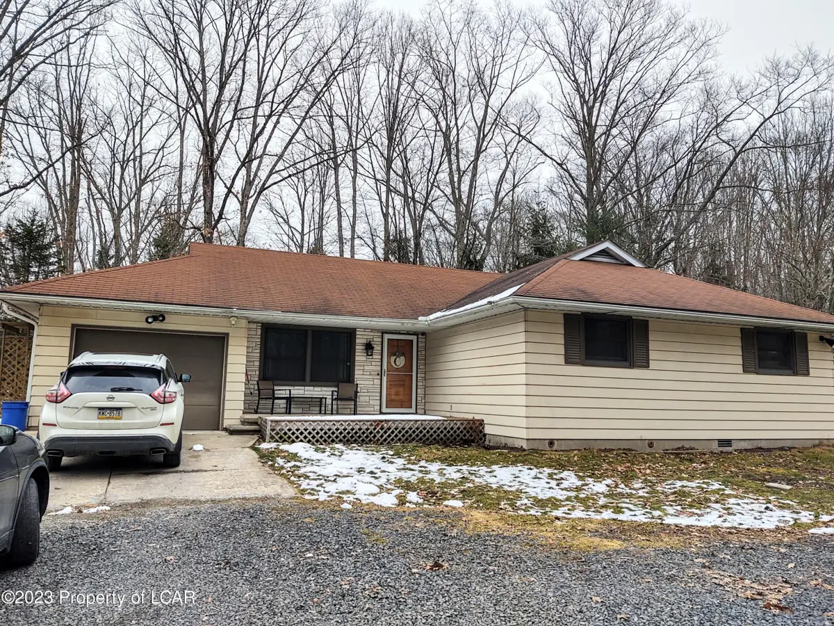 1120 Pine Run Road, Hanover Township in Hanover Township