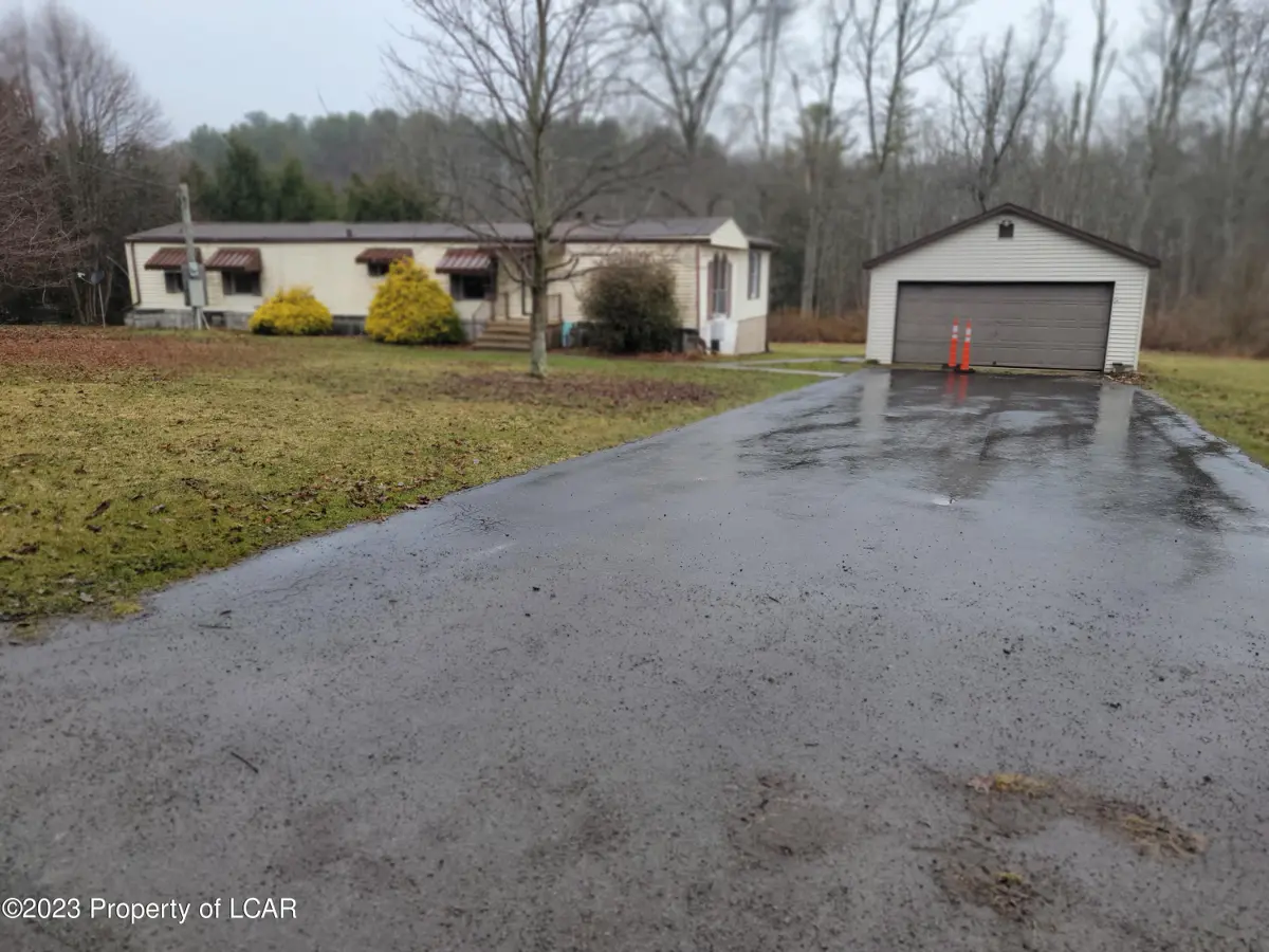 337 Spring Hill Drive, Hunlock Creek in Hunlock Creek