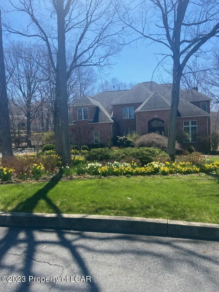 41 Steinbeck Drive, Moosic in Moosic