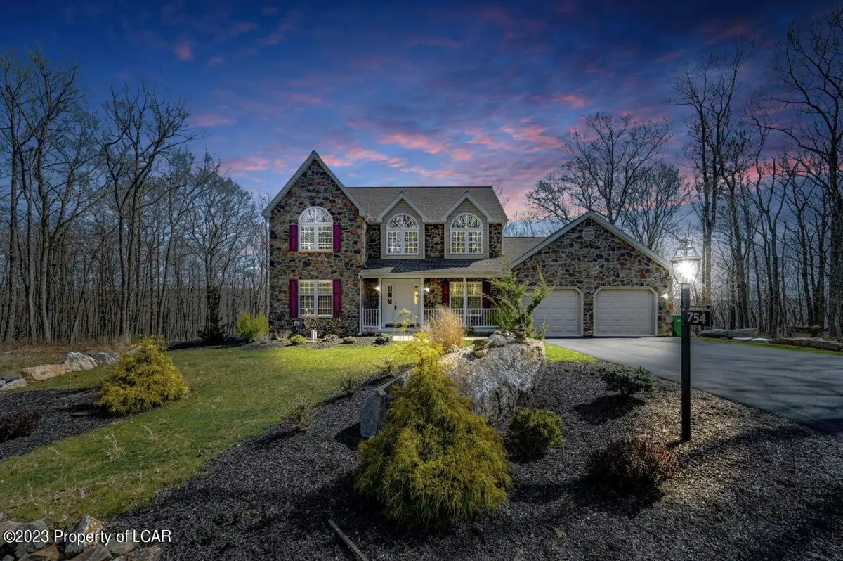 754 Turnberry Lane, Hazleton in Hazleton
