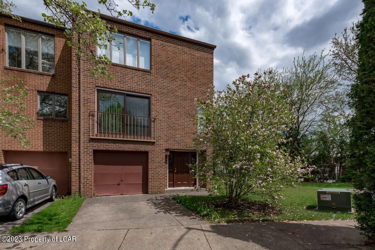 70 Jefferson Lane, Wilkes-Barre in Wilkes-Barre