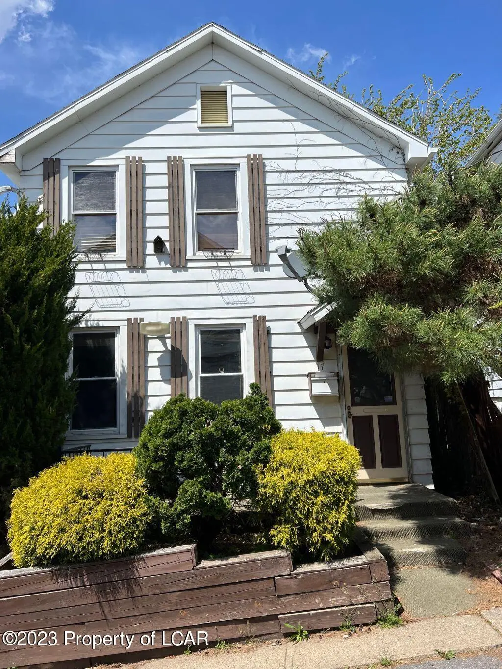 17 Larch Lane, Wilkes-Barre in Wilkes-Barre