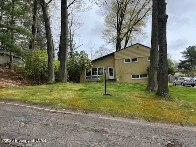 18 Skyview Drive, Dallas Township in Dallas Township