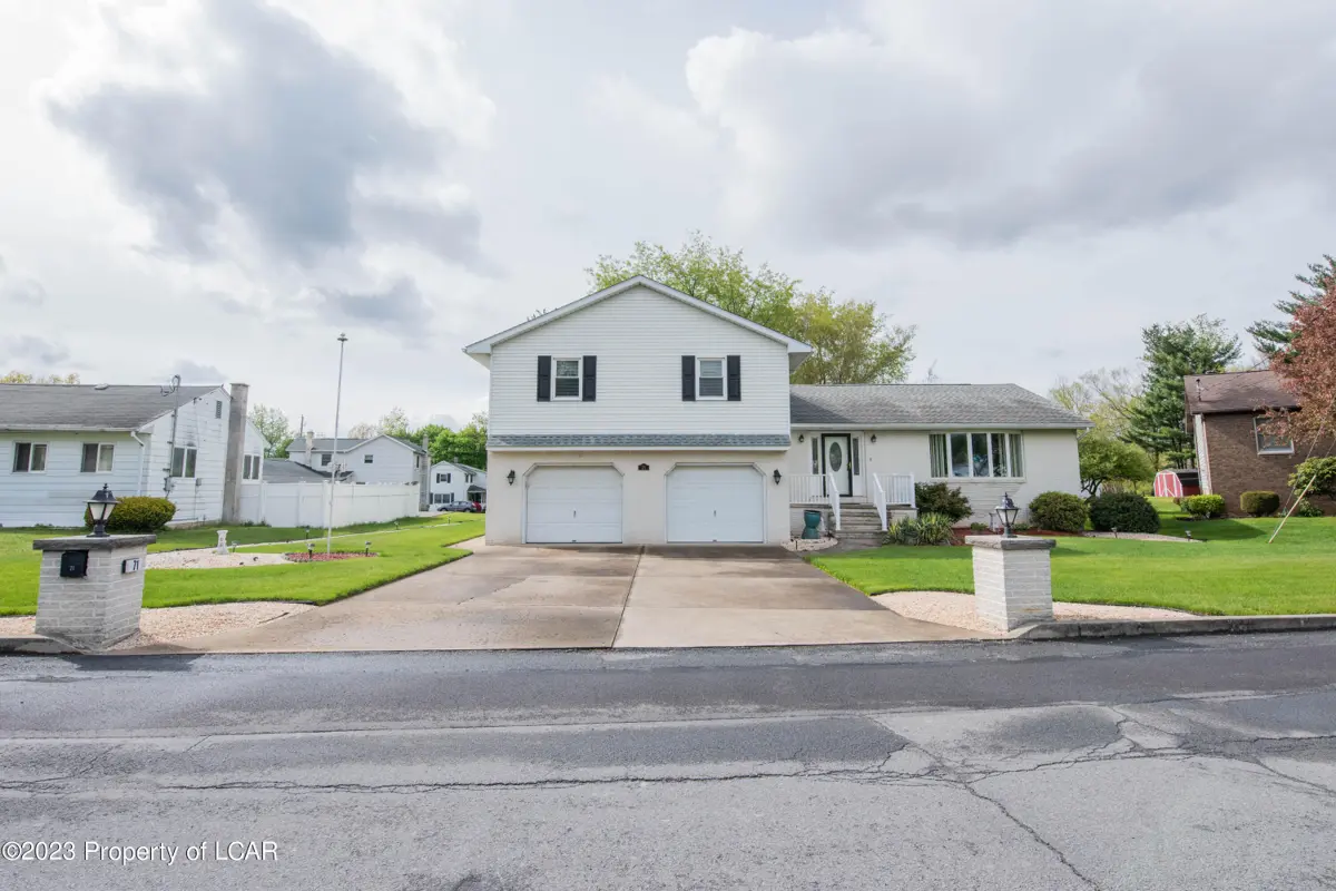 71 Catherine Street, Moosic in Moosic