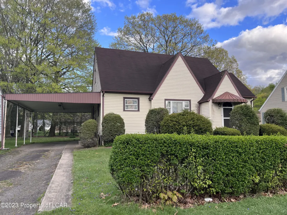 33 Salina Street, Moosic in Moosic
