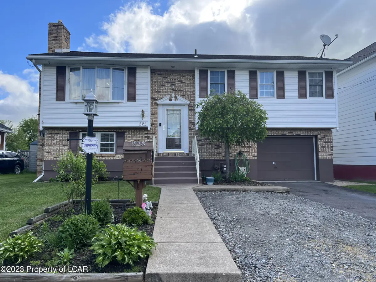 225 Kossack Street, Swoyersville in Swoyersville