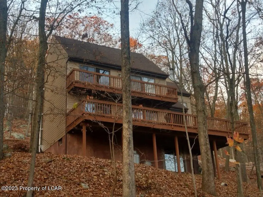 114 N Iroquois Circle, Hazleton in Hazleton