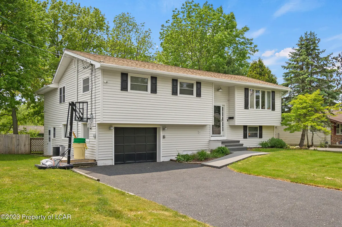 6 Park Lane E, Mountain Top in Mountain Top