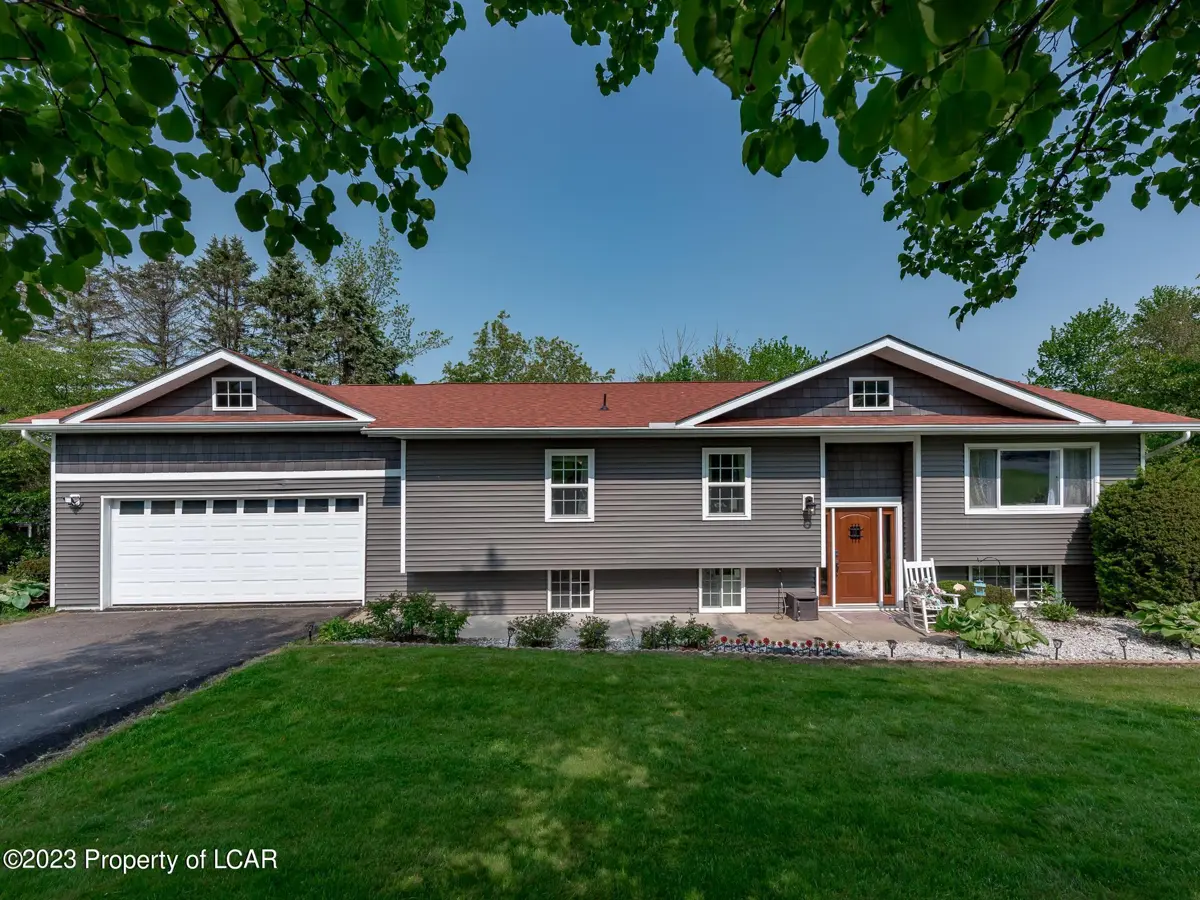 109 Raquels Way, South Abington Township in South Abington Township