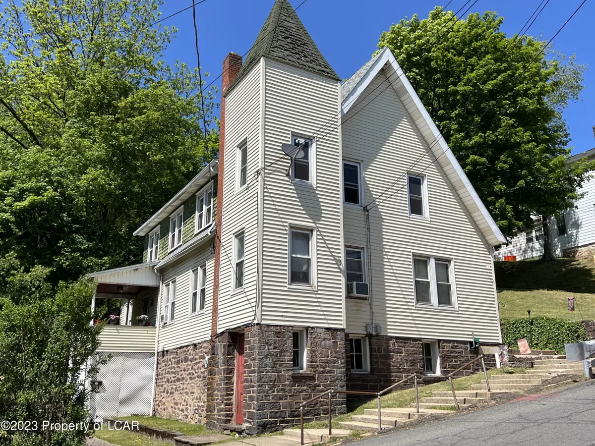 19 E Main Street, Weatherly in Weatherly