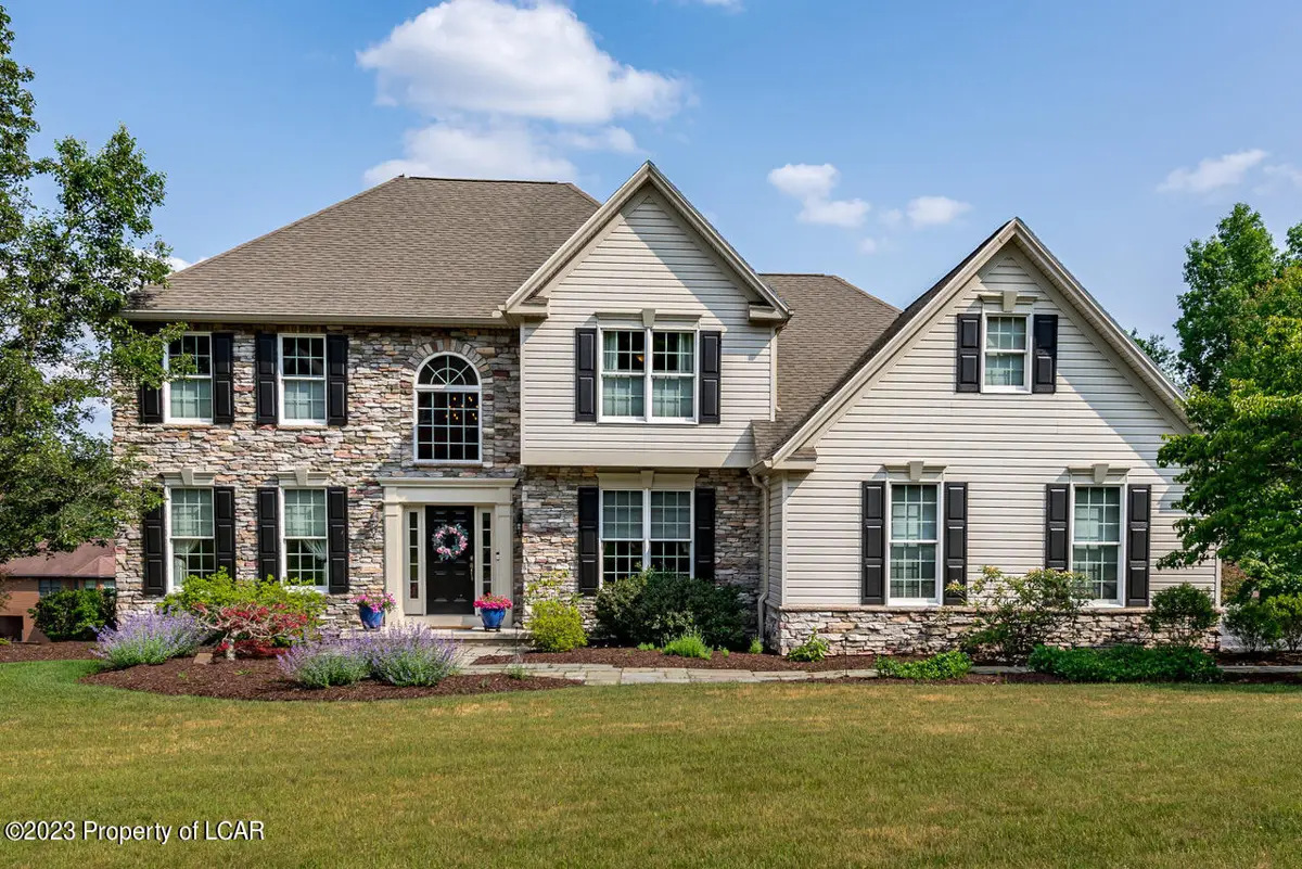 35 White Tail Drive, Dallas in Dallas