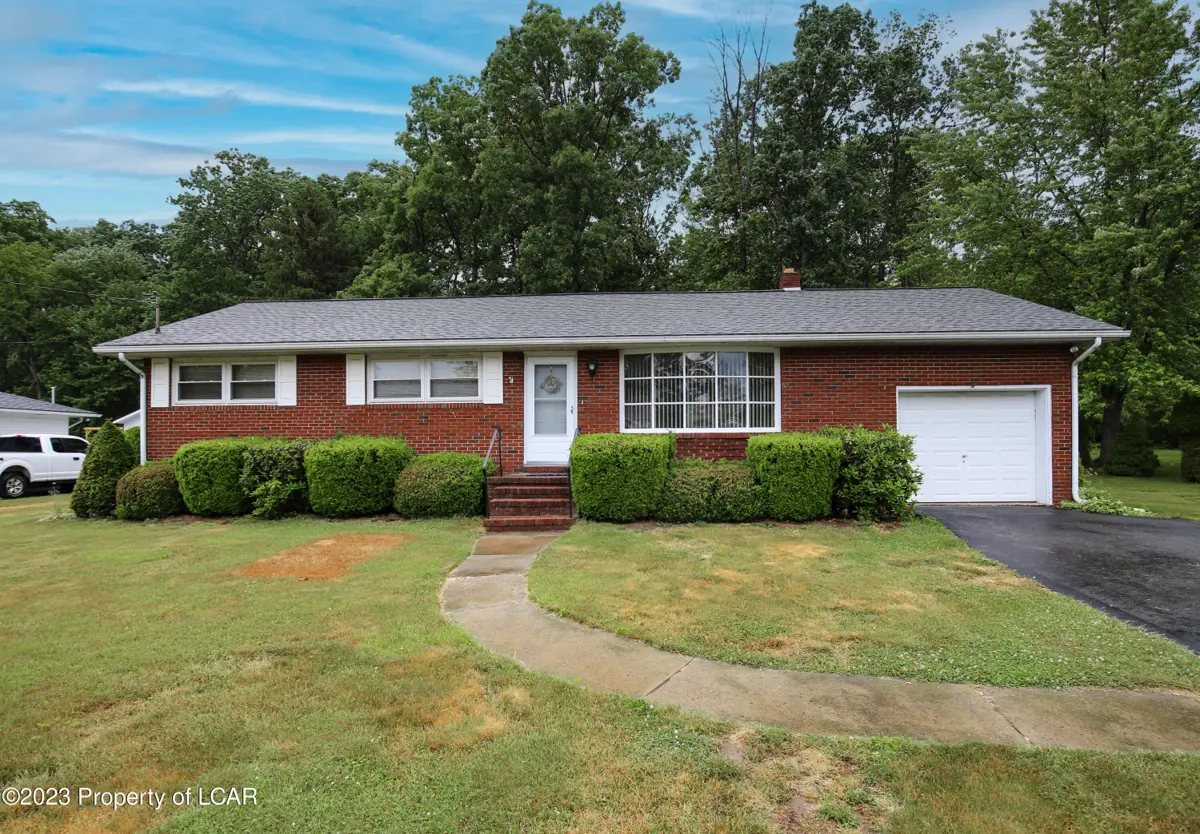 9 Oak Drive, Mountain Top in Mountain Top