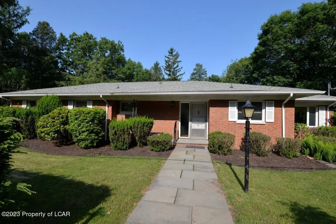 590 Oak Lane, Mountain Top in Mountain Top