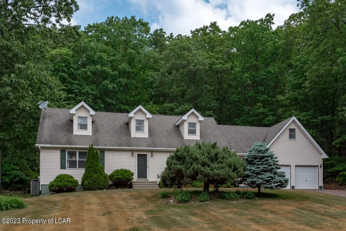 805 Lakeview Drive, Mountain Top in Mountain Top