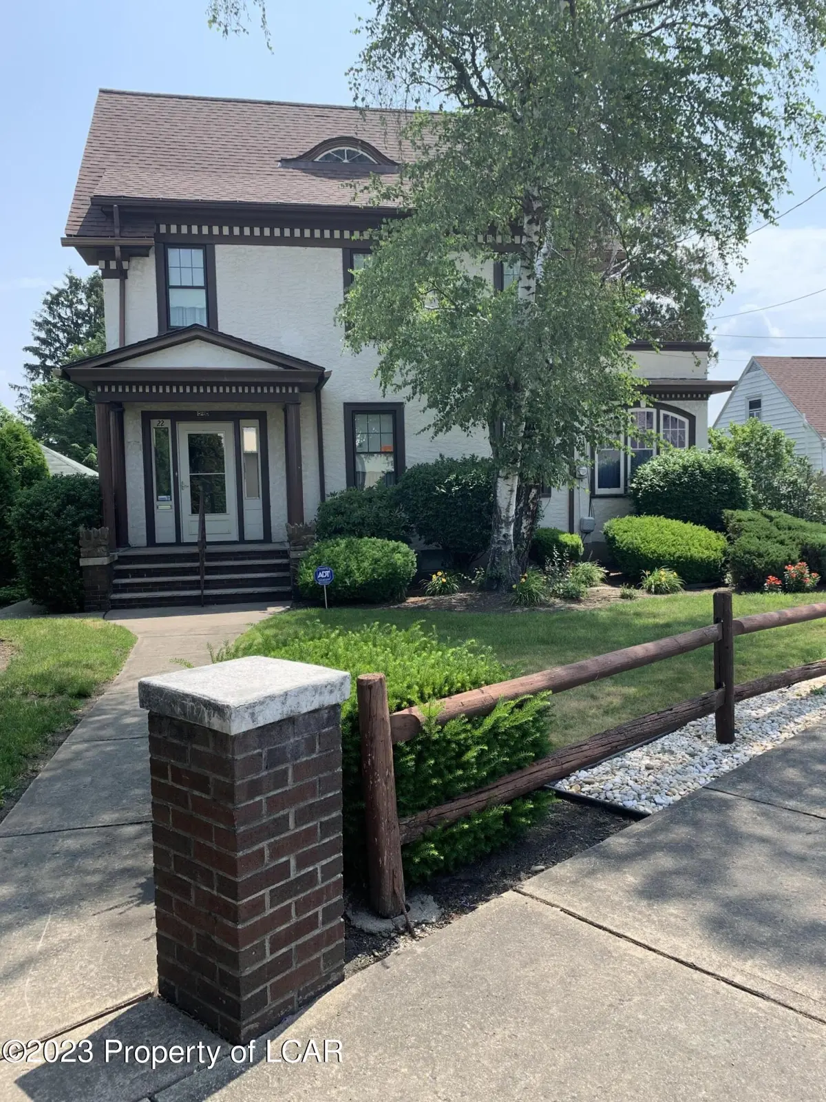 22 E 1st Street, Exeter in Exeter