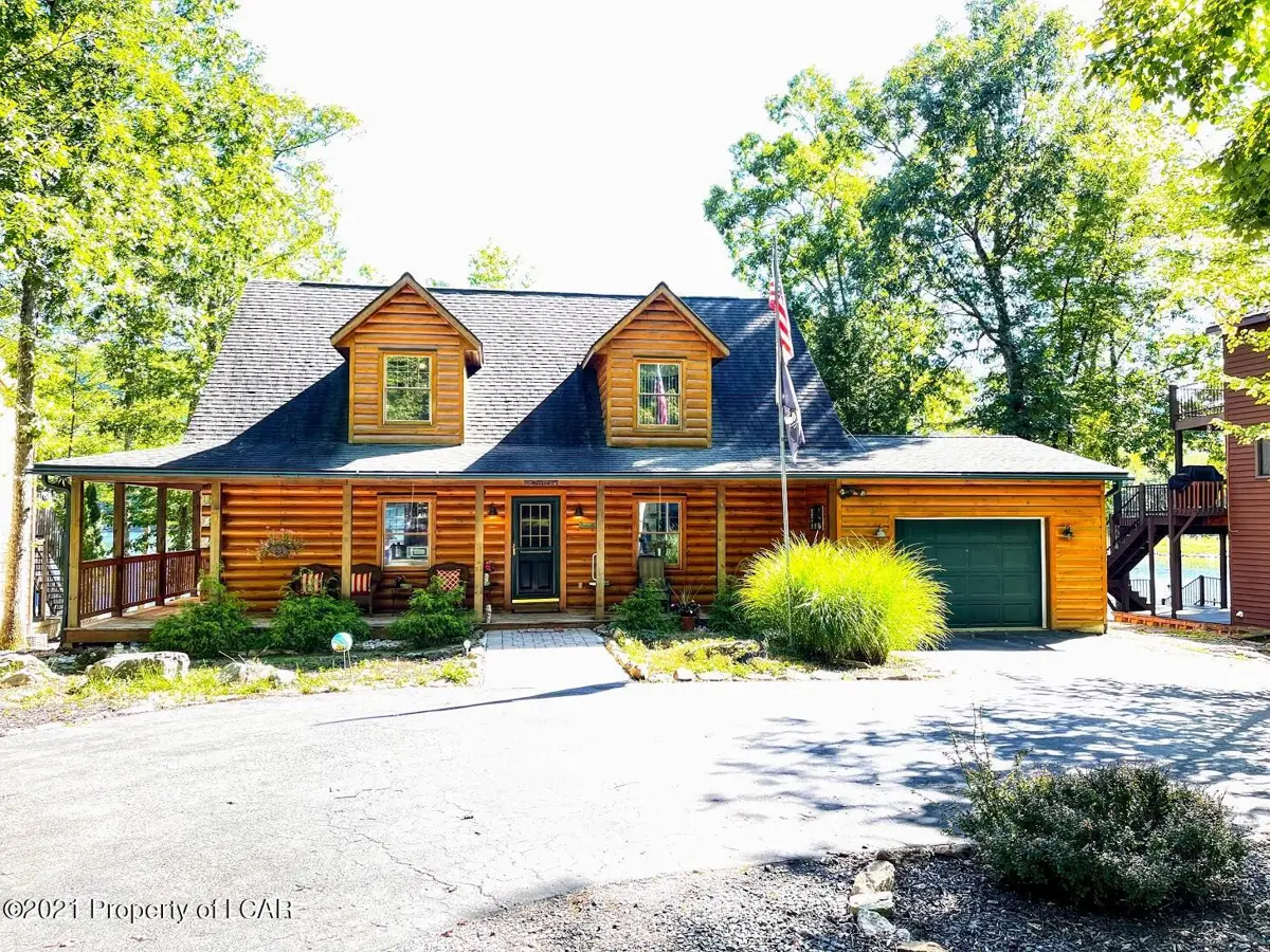 326 West Lake Valley Dr, Hazleton in Hazleton