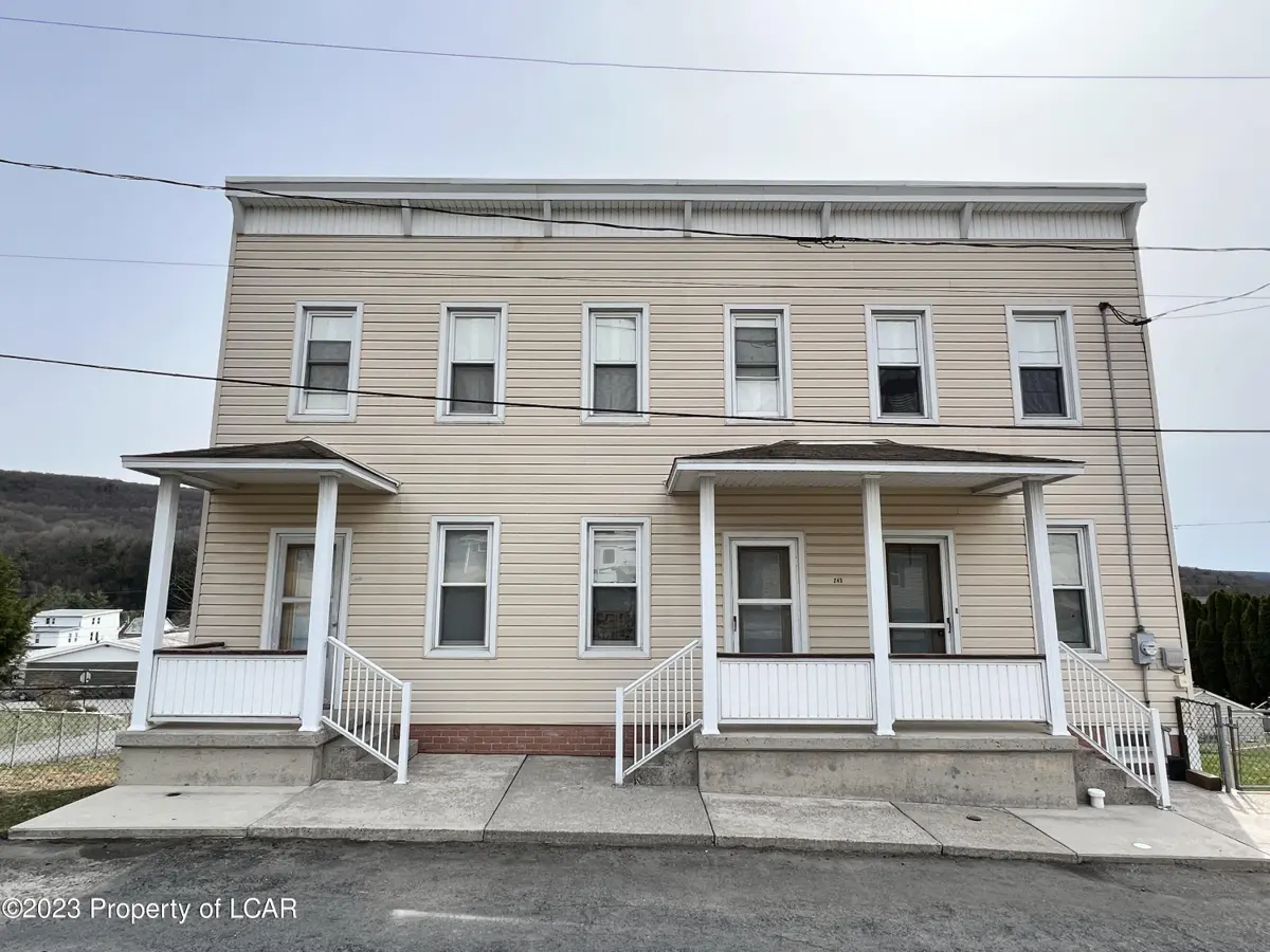 245-247-24 Washington Street, Tamaqua in Tamaqua