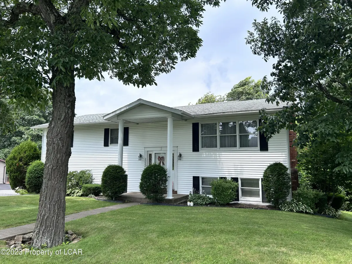 2333 W Venisa Drive, Hazleton in Hazleton