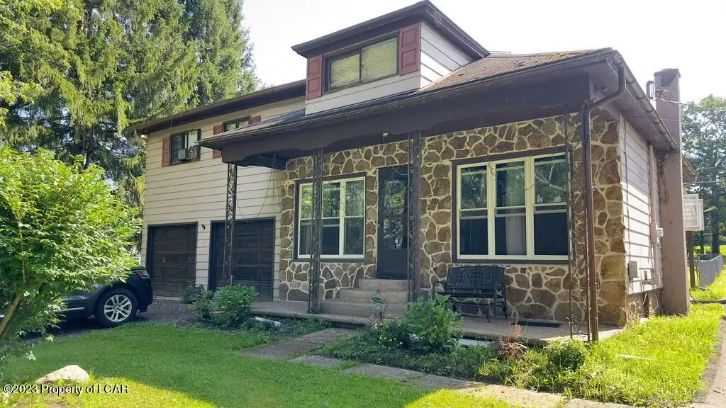 84 S Church Road, Mountain Top in Mountain Top