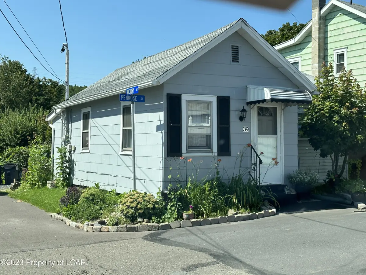39 Penrose Street, Beaver Meadows in Beaver Meadows