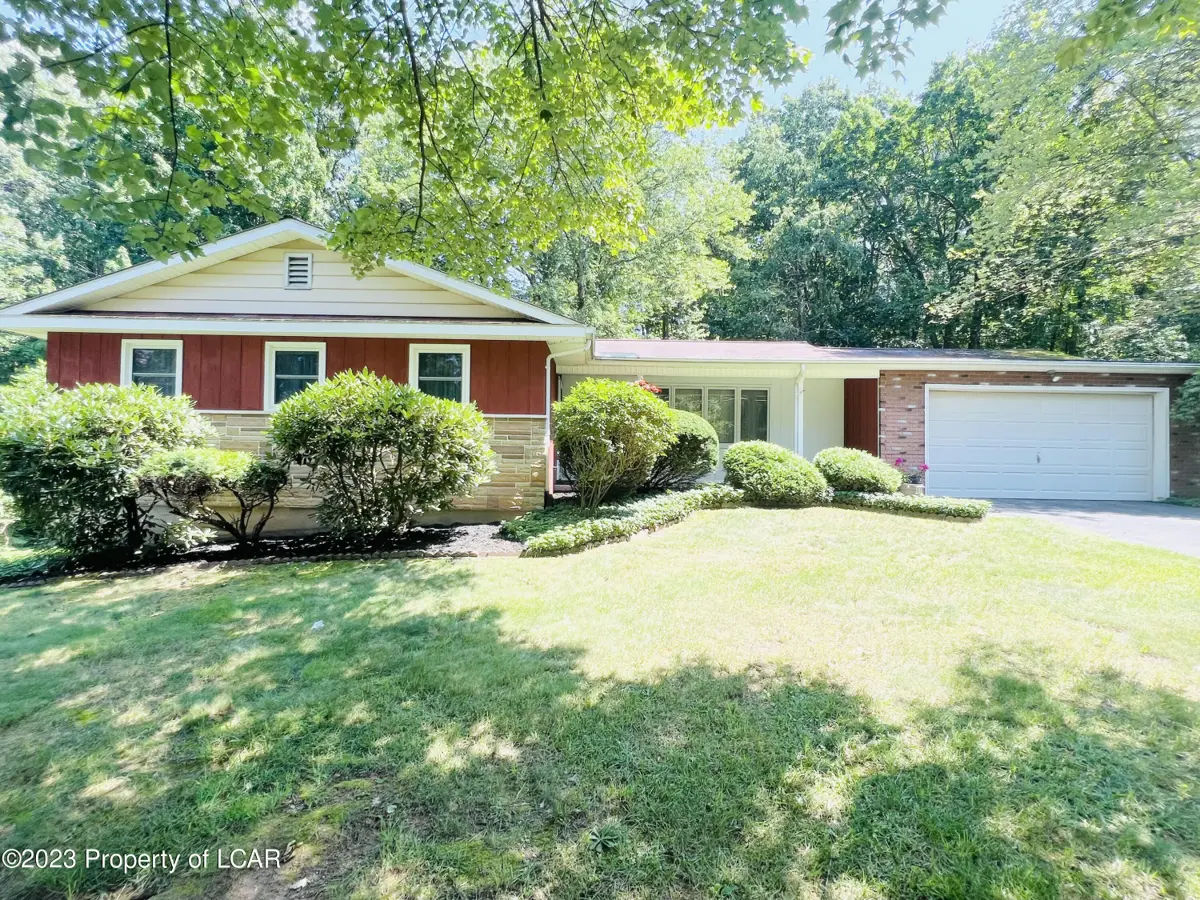 8 Yeager Road, Mountain Top in Mountain Top