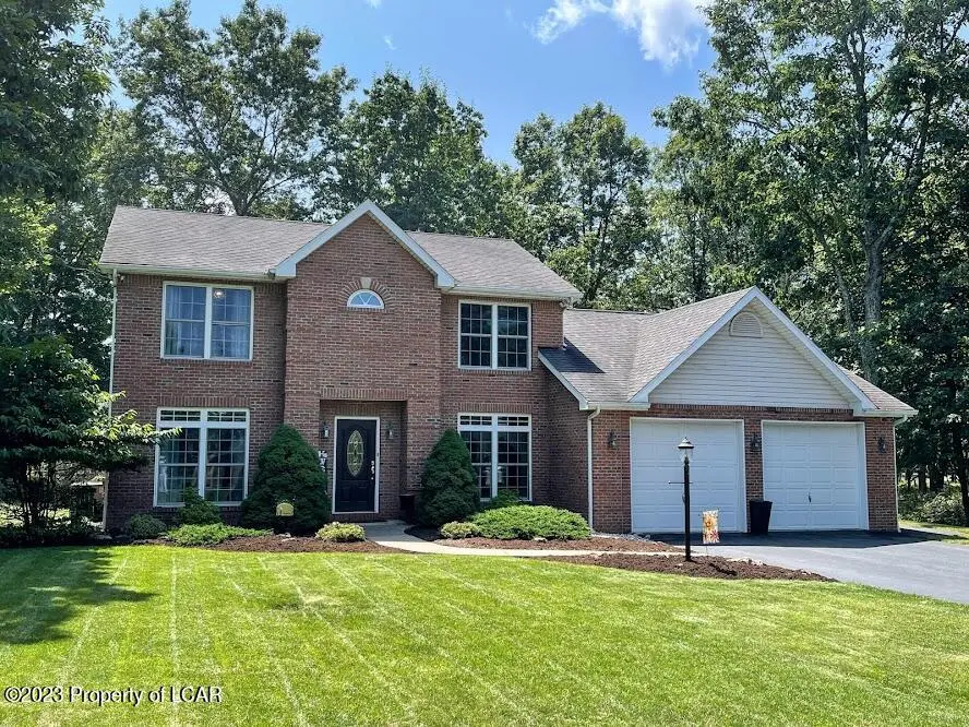 208 Country Club Dr, Hazleton in Hazleton