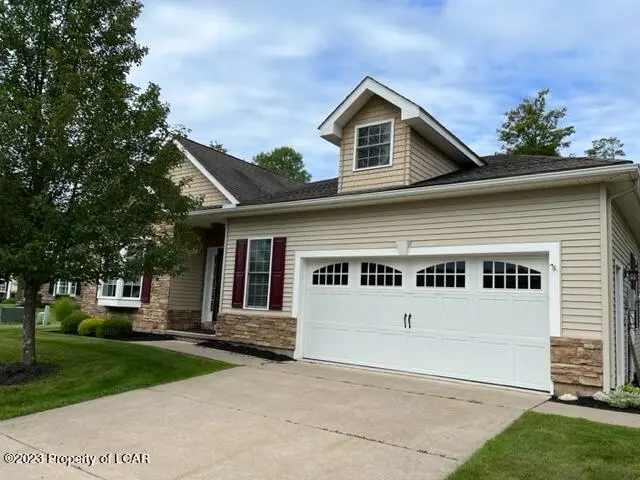 61 Greenbriar Drive, Dallas in Dallas