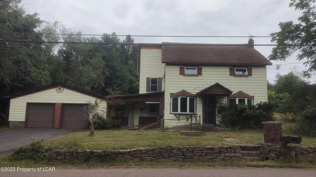 225 Cragle Hill Road, Shickshinny in Shickshinny