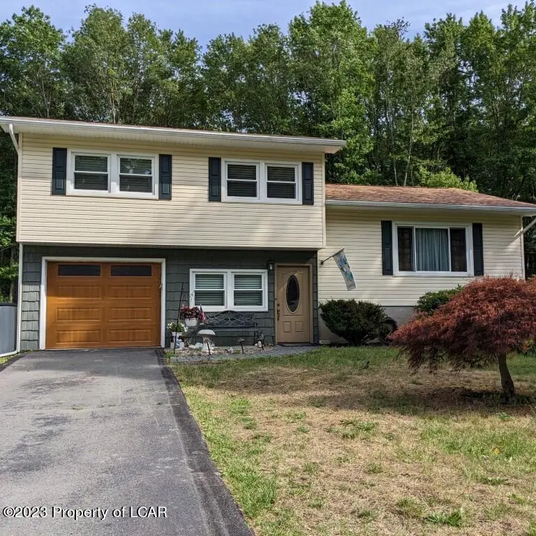 21 Yorktown Road, Mountain Top in Mountain Top