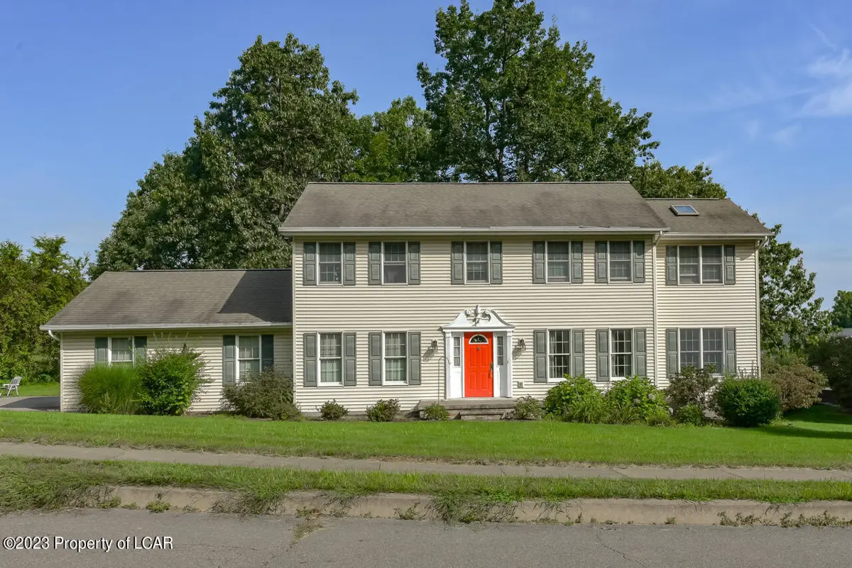 314 Countrywood Drive, Hanover Township in Hanover Township
