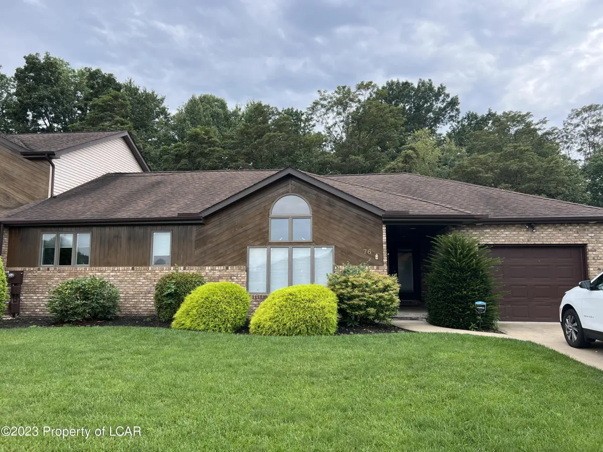 76 Countrywood Drive, Hanover Township in Hanover Township