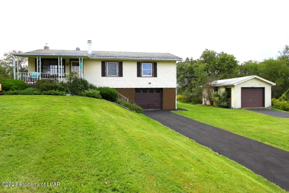 2002 Port Royal Road, Clarks Summit in Clarks Summit