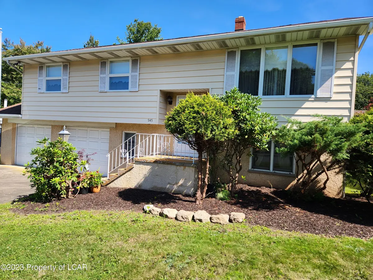 945 Meade Court, Hazleton in Hazleton