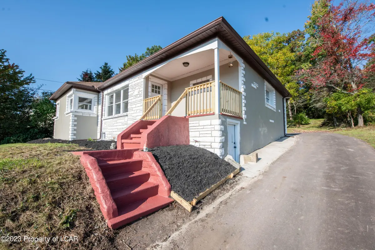 197 S Mountain Boulevard, Mountain Top in Mountain Top