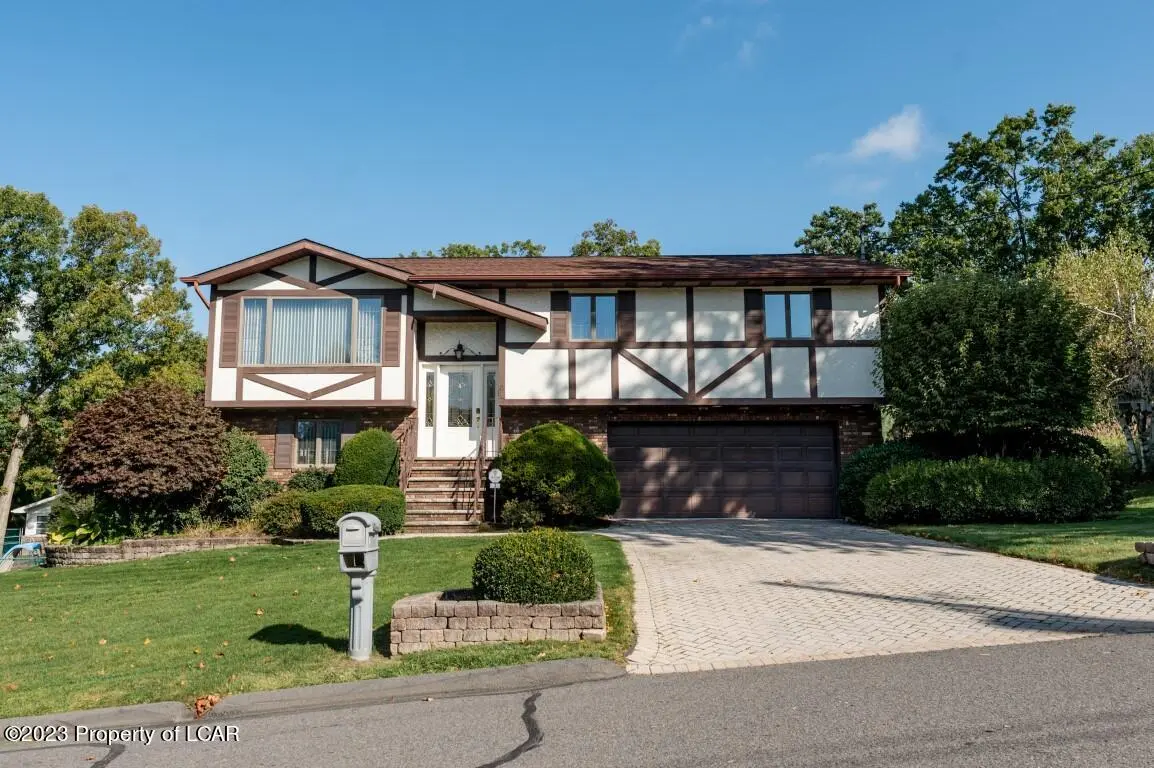 3 Walnutwood Drive, Wilkes-Barre in Wilkes-Barre