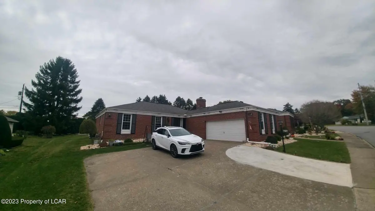 707 Muir Avenue, Hazleton in Hazleton