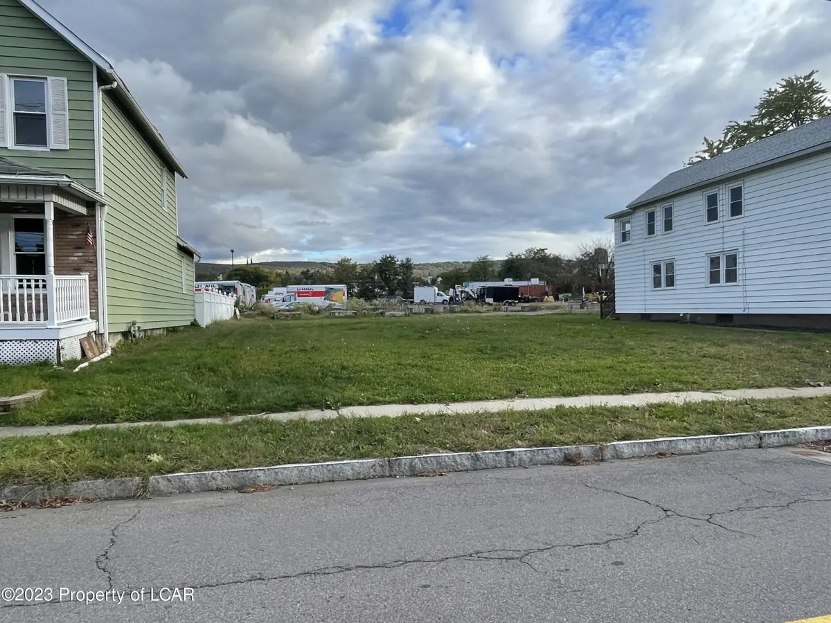 387-389 North Pennsylvania Ave, Wilkes-Barre in Wilkes-Barre