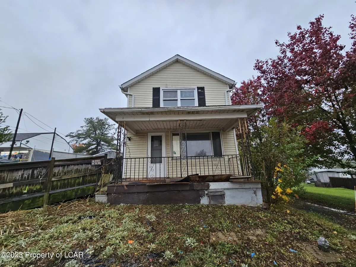 662 Sanderson Street, Throop in Throop