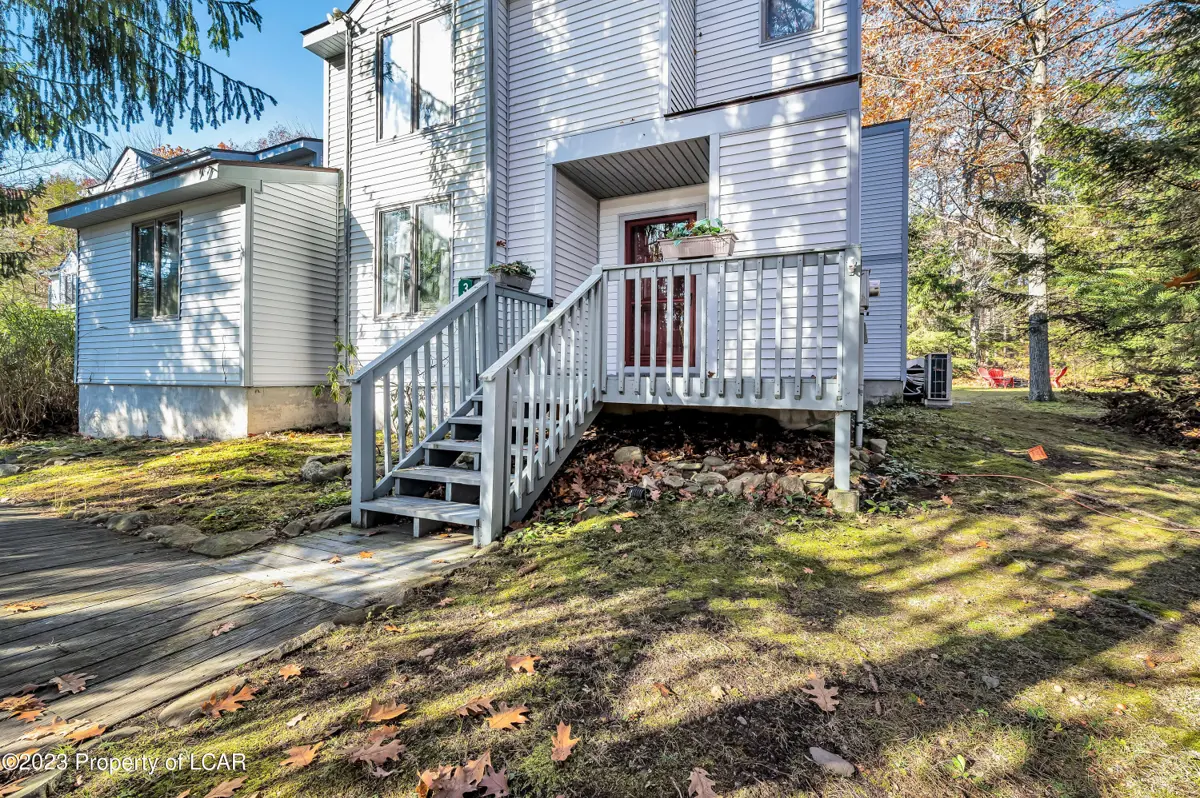 35 Castagnolia Drive, Lake Harmony in Lake Harmony